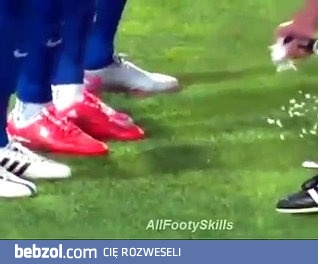 Sedzia też człowiek, a spray to zabawny gadżet 