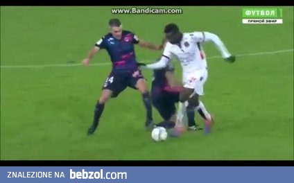 Bezczelna prowokacja Igora Lewczuka łokciem w głowe