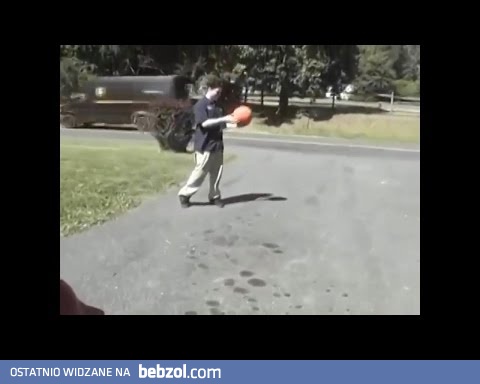 Co się stanie, jeżeli za mocno napompuje się piłkę do koszykówki