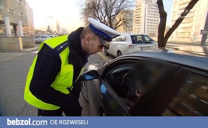 Kobieta nie rozumie co to wyprzedzanie na pasach