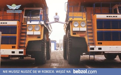 Szpagat w stylu Van Damma między dwoma Biełazami 