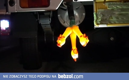 Gumowe kaczki w rurze wydechowej 