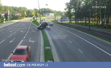 Kolizja w Olsztynie - nieuwaga przy zmianie pasa