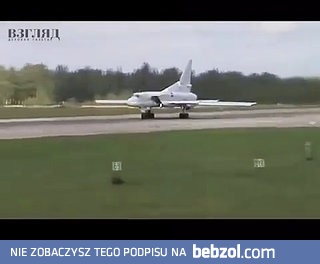Tu-22M3 wypada z drogi startowej