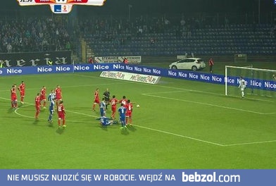 Przepychanki przed rzutem karnym dla Ruchu Chorzów
