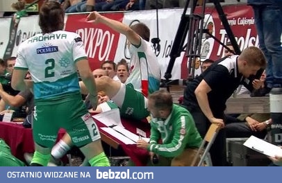 Woicki wpadł na stół podczas rozpaczliwej interwencji!