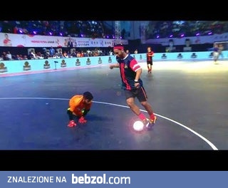 Ronaldinho Destroying Skills & Tricks in Premier Futsal 2017