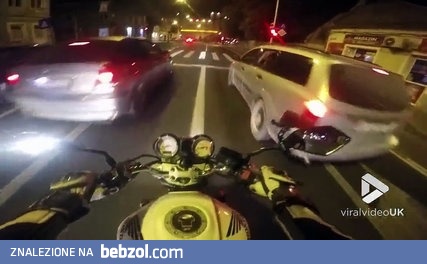 Kierowca Golfa GTI chciał się ścigać z motocyklem