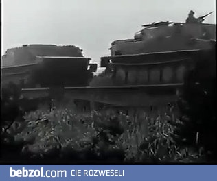 Bojowe zejście z eszelonu T-55 bez użycia rampy