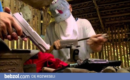 Nielegalna fabryka broni ukryta w filipińskiej dżungli