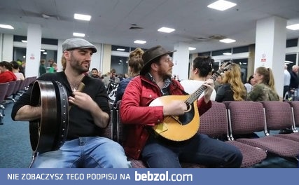 Grupka irlandzkich muzyków umila sobie czas