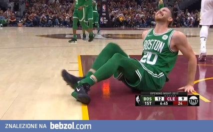 W meczu otwarcia sezonu 2017/2018 ligi NBA zawodnik złamał nogę