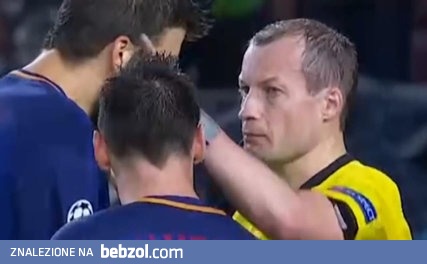 Reakcja azjatyckich kibiców Barcelony na czerwoną kartkę Pique