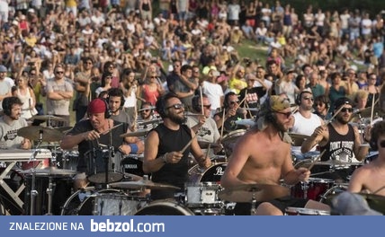 1000 muzyków jeden utwór ‘Smells Like Teen Spirit’