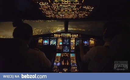 Nocne lądowanie i widok kabiny - takie lotnicze porno
