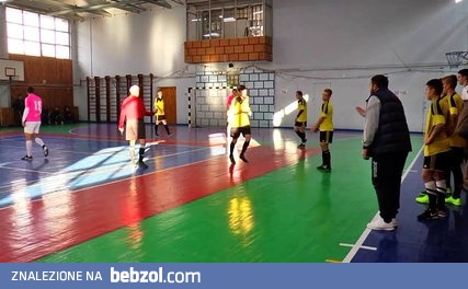 Trener nokautuje sędziego podczas meczu futsalu w Rosji