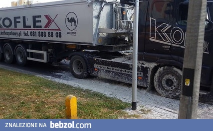 TIR tuż po nagłym hamowaniu zestawu z cementem