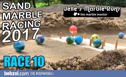 Wyścig szklanych kulek na piaskowym torze