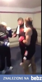 Dziadek sparuje z młodym w ringu