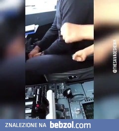 6 latek wchodzi do kokpitu by pogadać z kapitanem