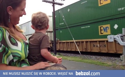 Młody człowiek zdaje sobie sprawę