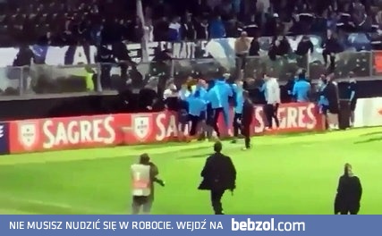 PATRICE EVRA kopie kibica w twarz 