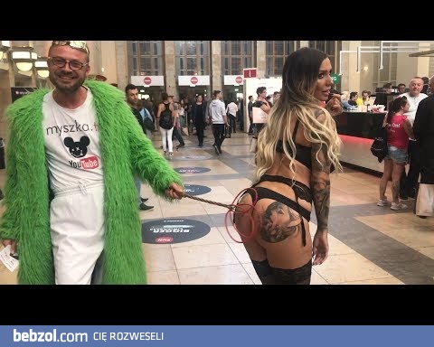 Wesoła atmosfera podczas targów erotycznych w Berlinie