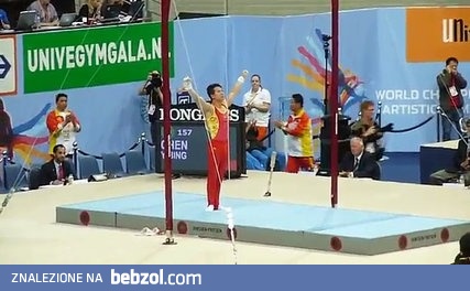 Pokaz umiejętności w ćwiczeniach na kółkach gimnastycznych