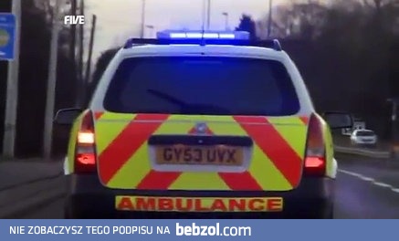 Policja zatrzymuje oszusta podszywającego się pod ratownika 