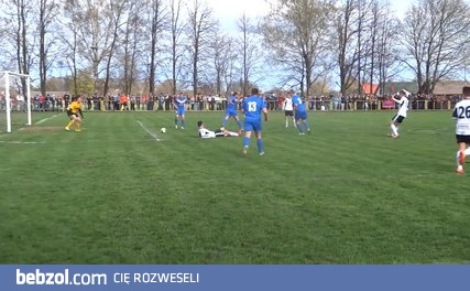 Niesamowite interwencje bramkarza w Klasie B