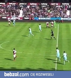 Kiedy strzelanie gola bramkarzem w FIFIE staje się nudne...