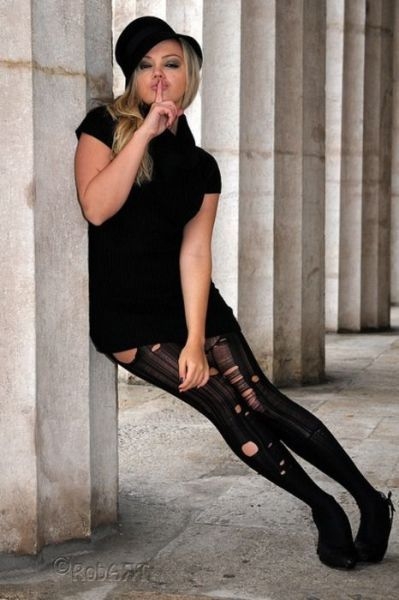 Modelki w dziwnych pozach Modelki w dziwnych pozach