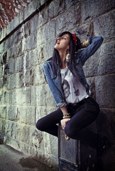 Modelki w dziwnych pozach Modelki w dziwnych pozach