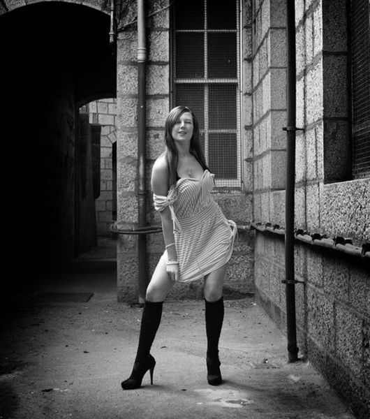 Modelki w dziwnych pozach Modelki w dziwnych pozach